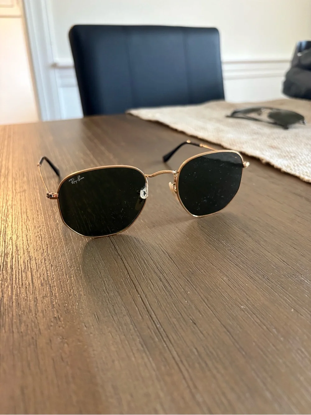 Ray-Ban Men’s Gold Frame Sunglasses with Dark Green Lenses